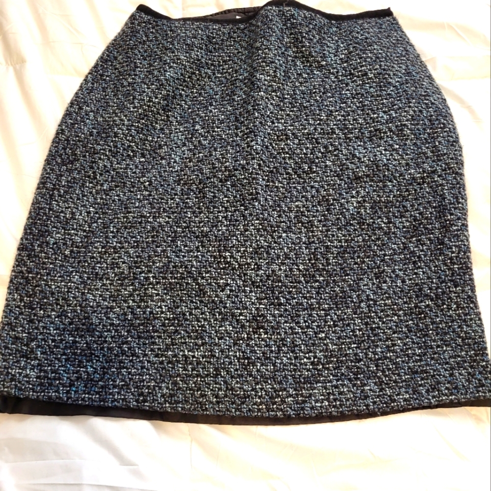 Charter Club Wool Blend Pencil Skirt. Black,White& Blue Color Blend. Size 10.